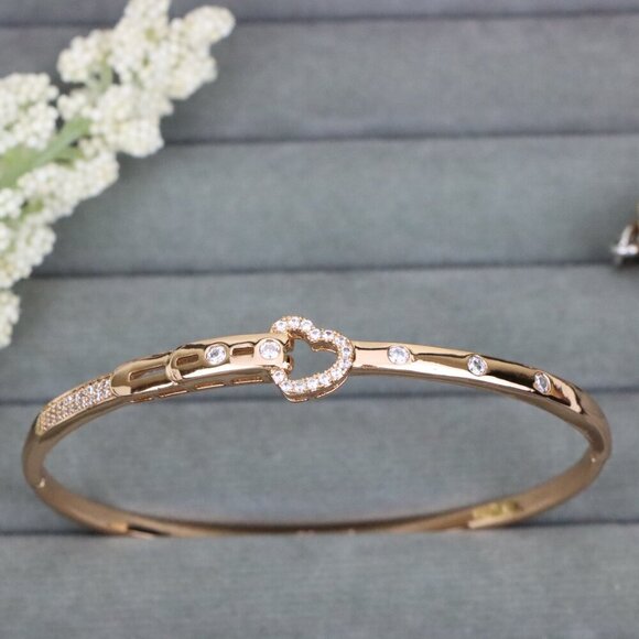 Rose Gold Bangle with Crystal Heart Centerpiece, Elegant Bracelet, XPBL0601 - Picture 11 of 12